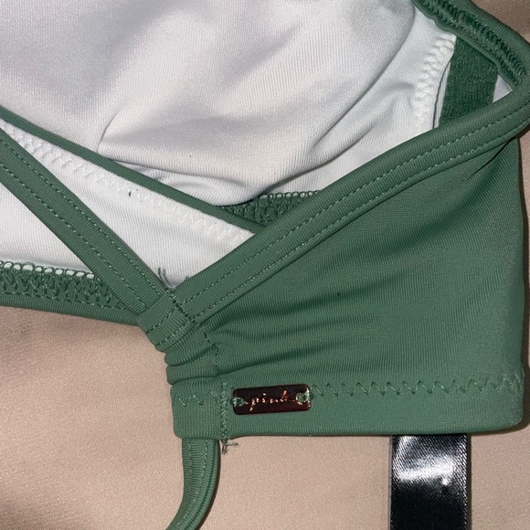 Two bikini - Picture 9 of 10